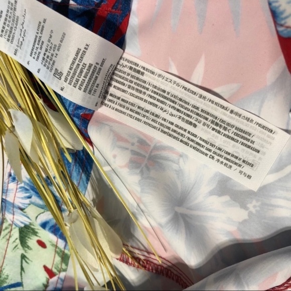 HOLLISTER NWT Hawaiian Board Short in Red Floral - Picture 6 of 7